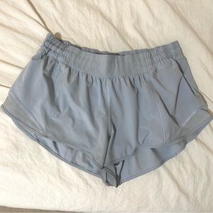 LULULEMON HOTTY HOT SHORTS 2.5” LIGHT BLUE ✨🤍